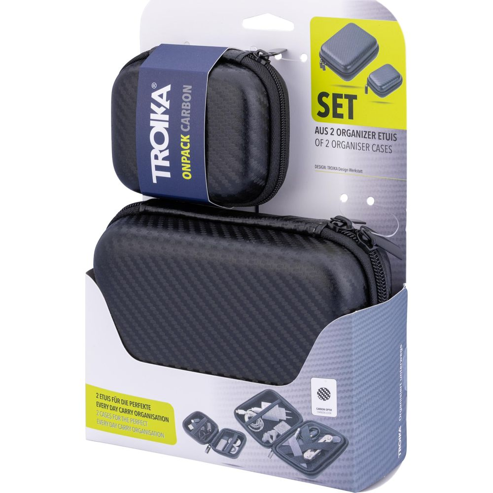 Zwei schwarze Troika Carbon-Optik Organizer-Etuis in Verpackung.