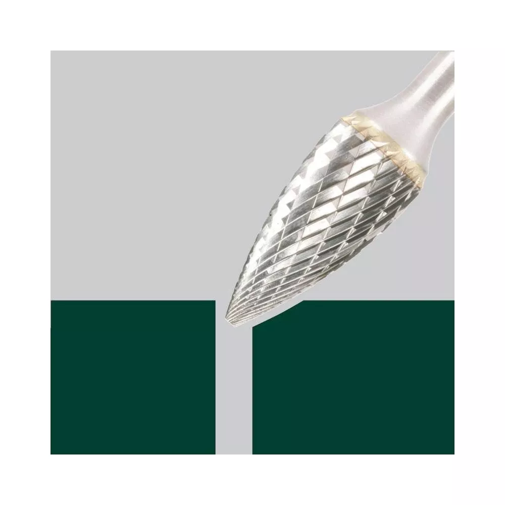 Fraise à métaux à denture croisée sur fond gris et vert.