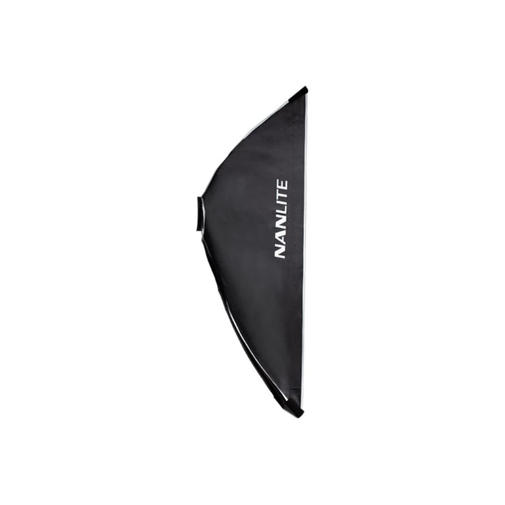 Un modificateur de lumière noir avec le logo Nanlite sur fond blanc.