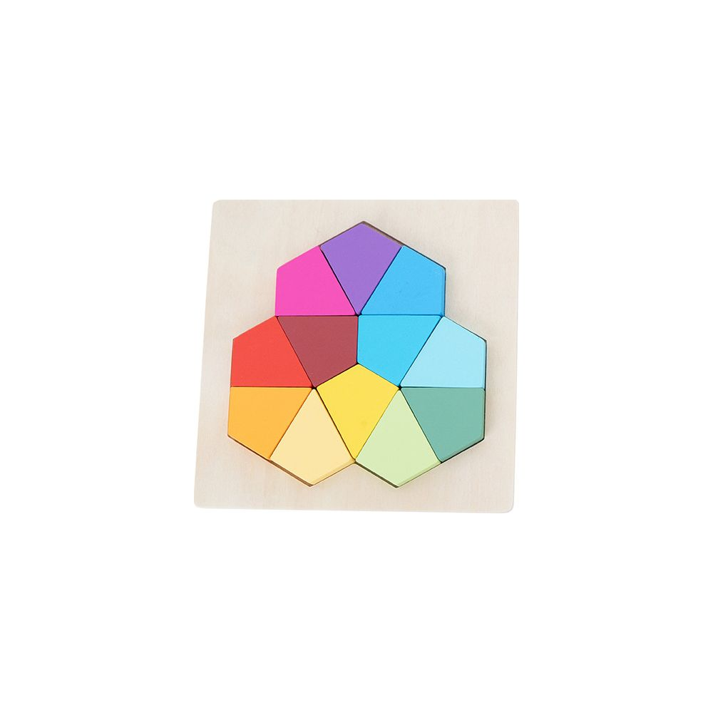 Un puzzle di legno con forme geometriche colorate disposte a motivo floreale.