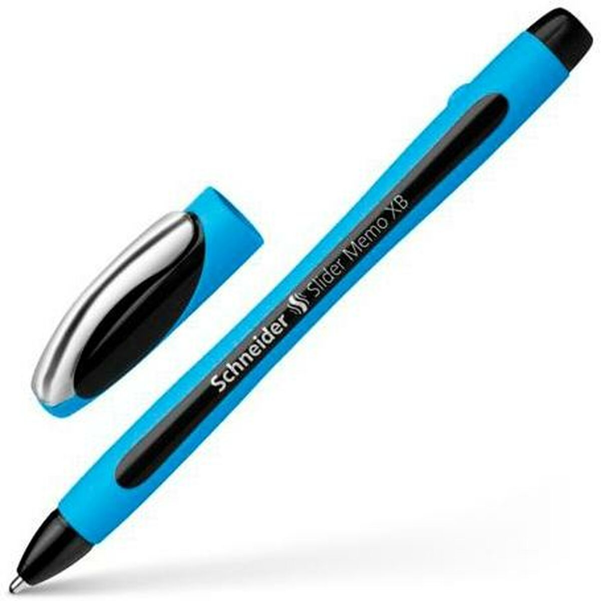 Ein blauer Schneider Slider Memo XB Stift mit Chrom- und schwarzer Kappe liegt auf Weiß.