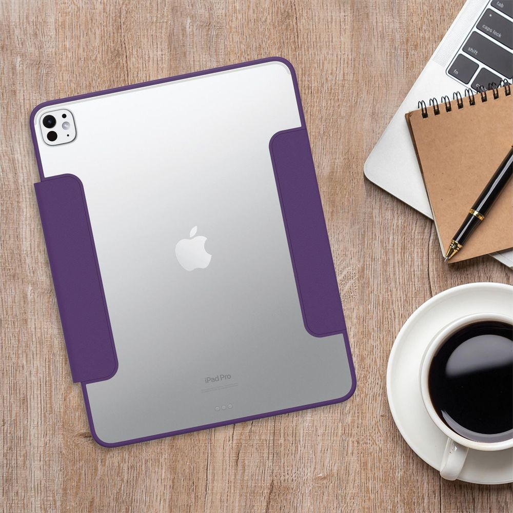 Ein lila Tablet mit Apple-Logo auf einem Holztisch, neben einer Tasse Kaffee.