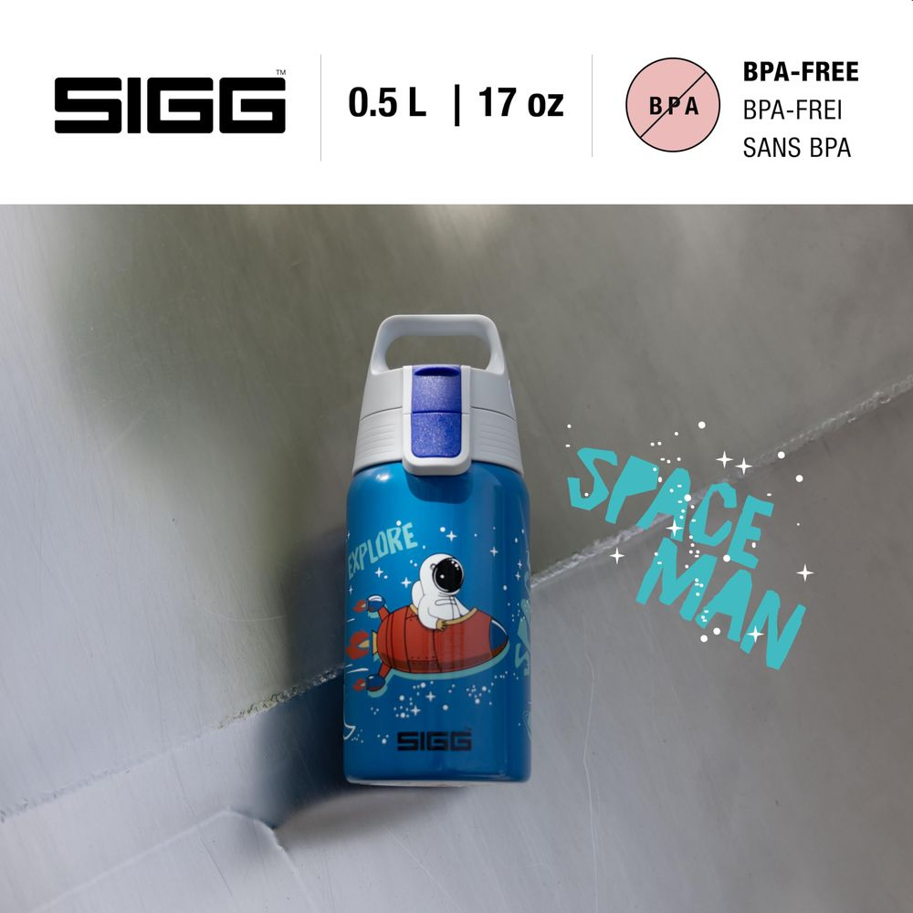 Blaue SIGG-Flasche mit Astronaut im Raketen-Design. BPA-frei.