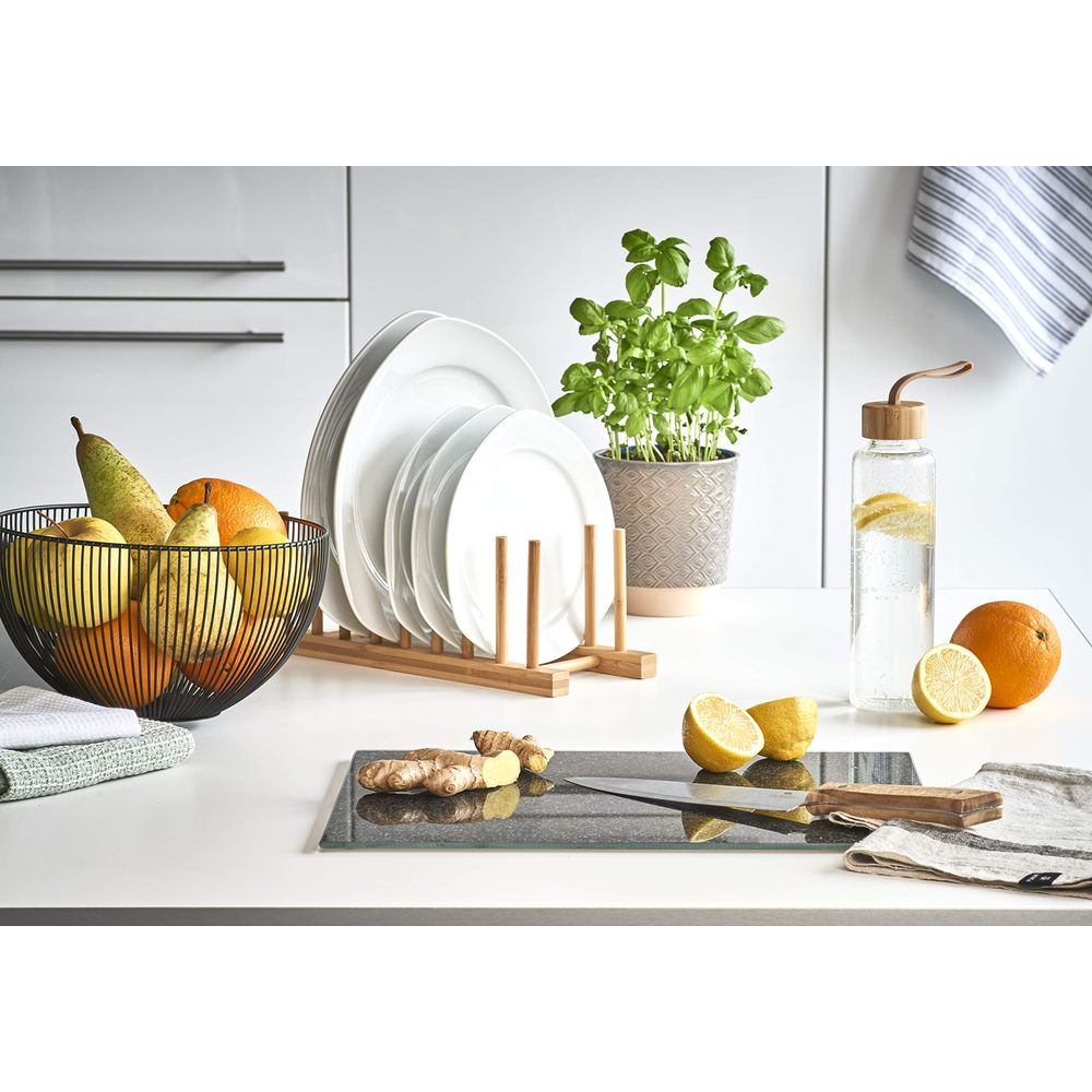 Obstschale, Tellerhalter, Pflanze, Wasserflasche, Zitronen, Ingwer, Messer.