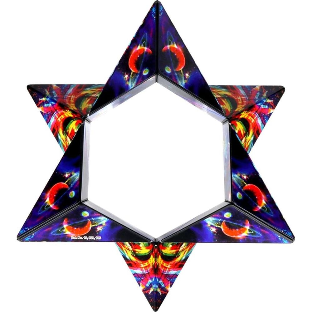 Un puzzle a forma di stella a tema spaziale, con pianeti e nebulose colorate.