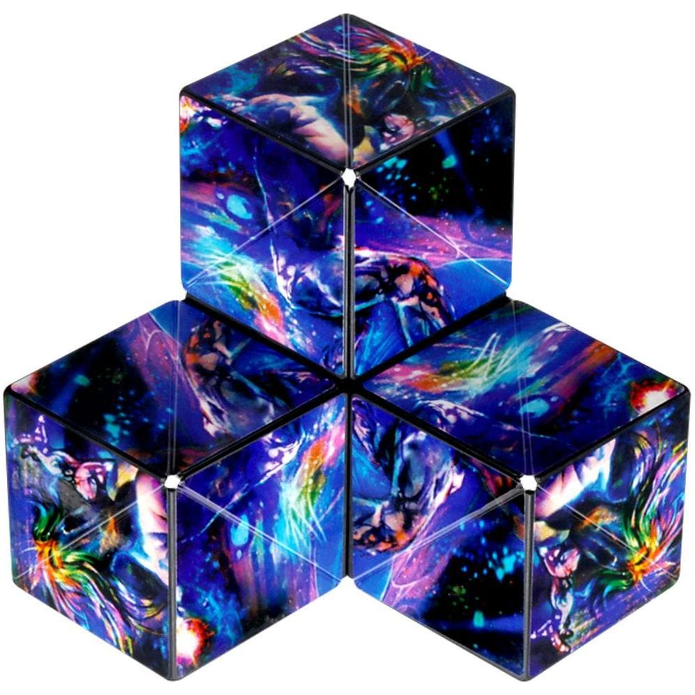 Quattro cubi con motivo cosmico, disposti in formazione 2x2.