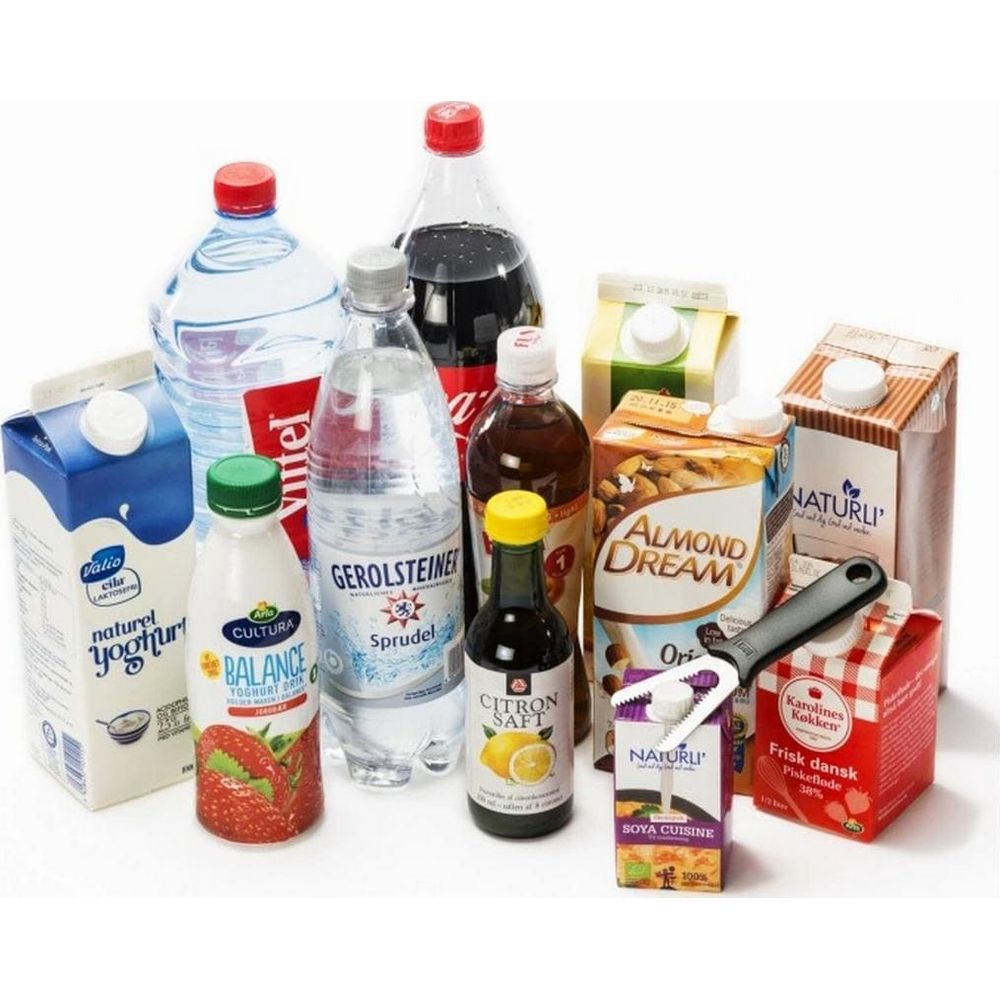 Verschiedene Getränke und Lebensmittel wie Joghurt, Wasser, Limonade, Mandelmilch und Sahne.
