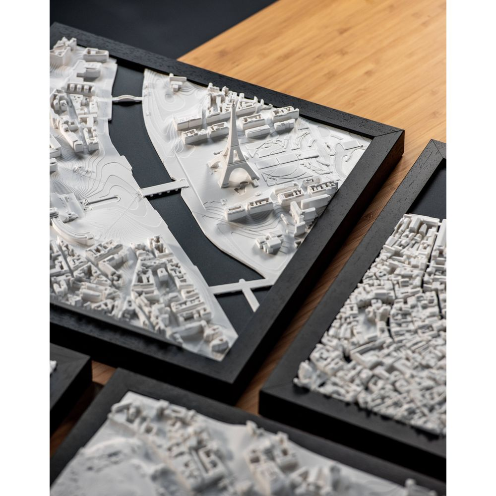 Carte 3D de Paris avec Tour Eiffel et rivière, encadrée en noir.