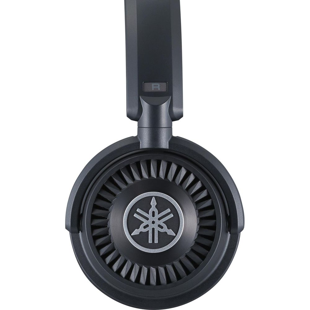 Casque noir avec logo Yamaha et marque R.