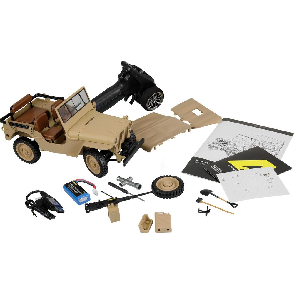 Beige Spielzeugjeep mit Fernbedienung, Batterie, Werkzeug und Anleitung auf Weiß.