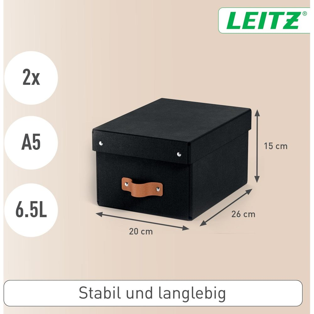 Schwarze Aufbewahrungsbox mit Ledergriff, Maße 20x26x15cm.