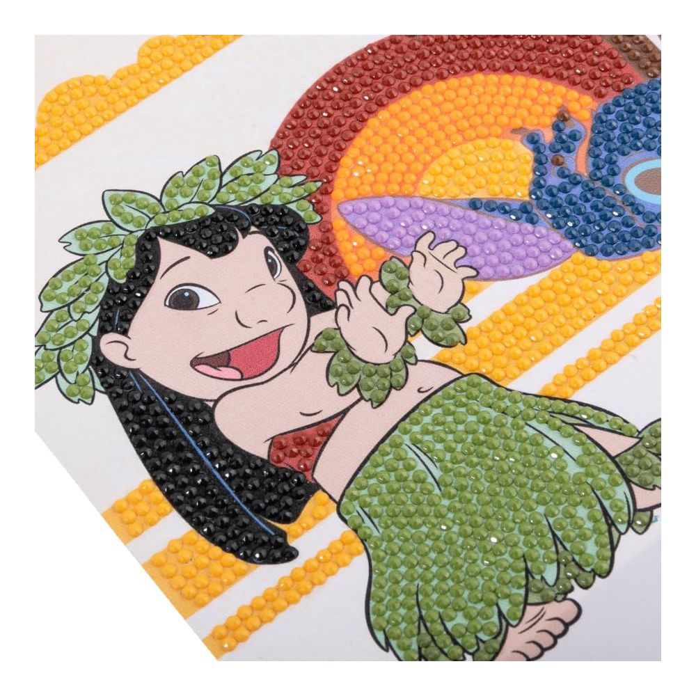 Lilo e Stitch impreziositi da strass su un arcobaleno e strisce.