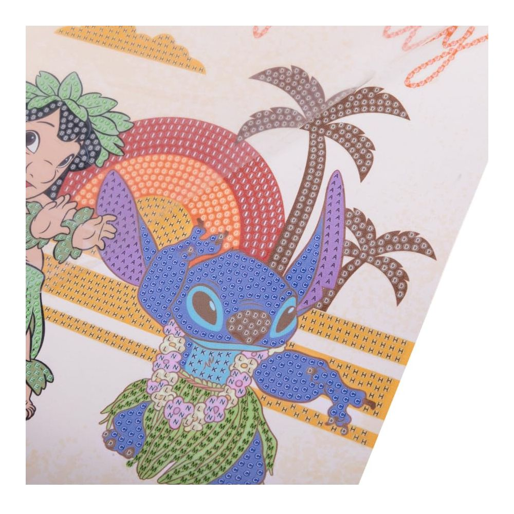 Stitch e Lilo con lei, arcobaleno e palme in stile pittura diamantata.