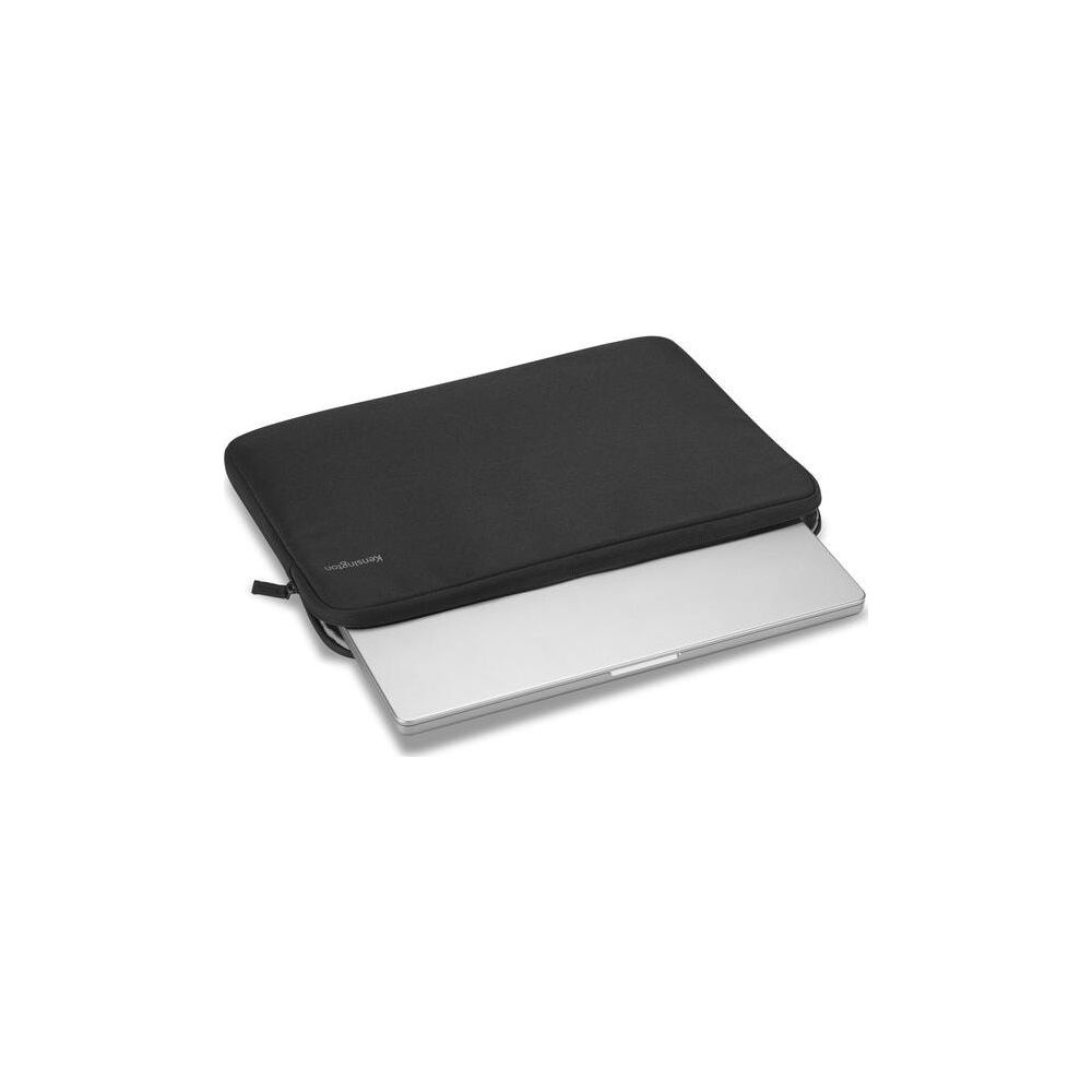 Un laptop argentato viene parzialmente inserito in una custodia nera. Logo Kensington.