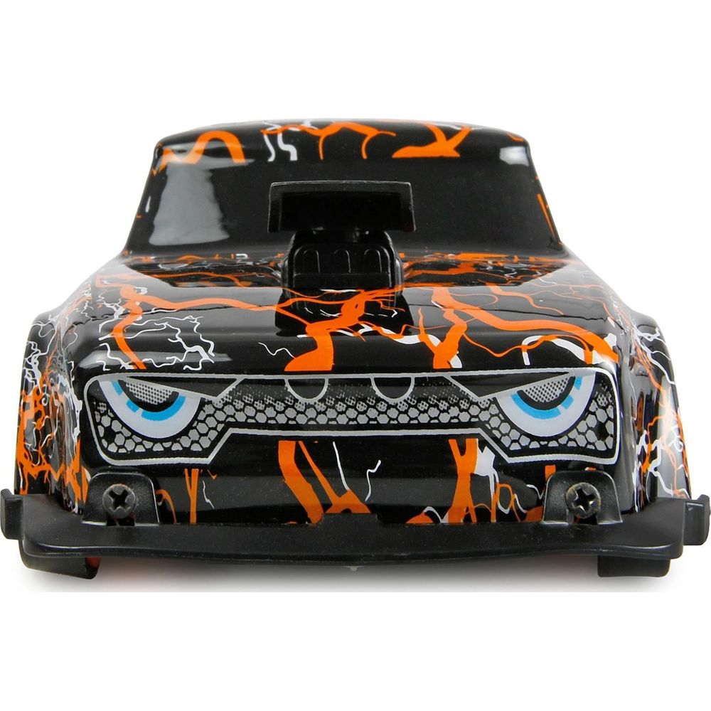 Schwarzes RC-Auto mit orangefarbenen Blitzen und bösen Augen-Scheinwerfern.