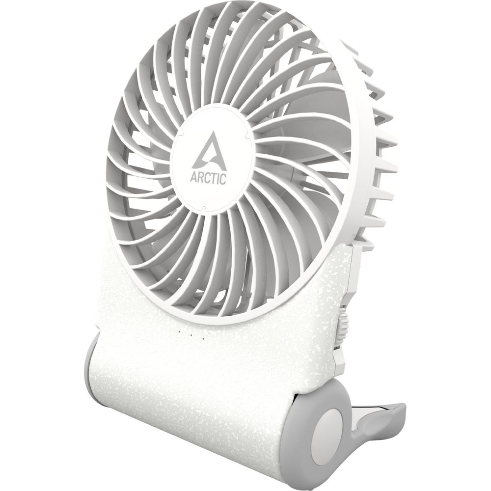 Un ventilatore portatile bianco con accenti grigi poggia su una base.