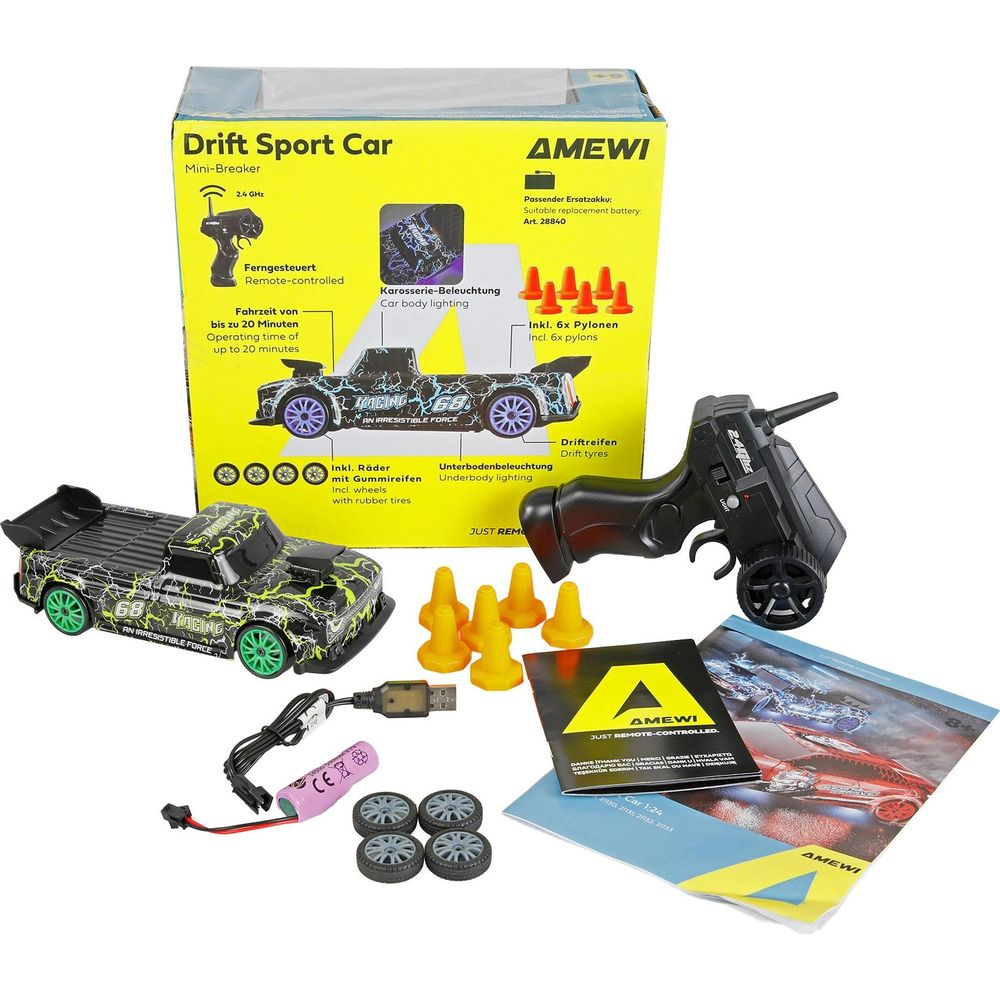 Ein RC-Drift-Sportwagen-Set mit Fernbedienung, Ersatzakkus, Reifen und Pylonen.
