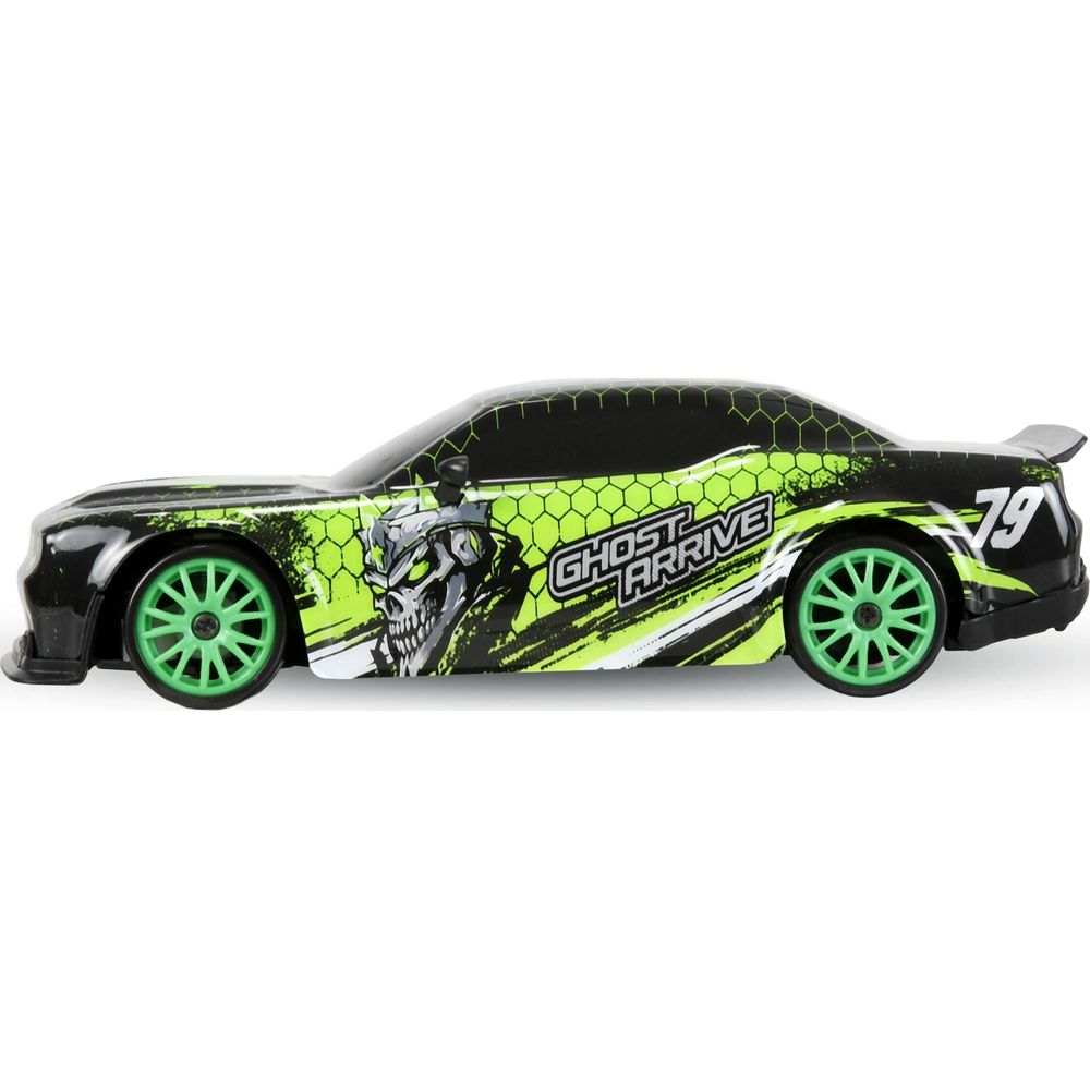Schwarzer Spielzeugwagen mit grünem Totenkopfdesign und Nummer 79.