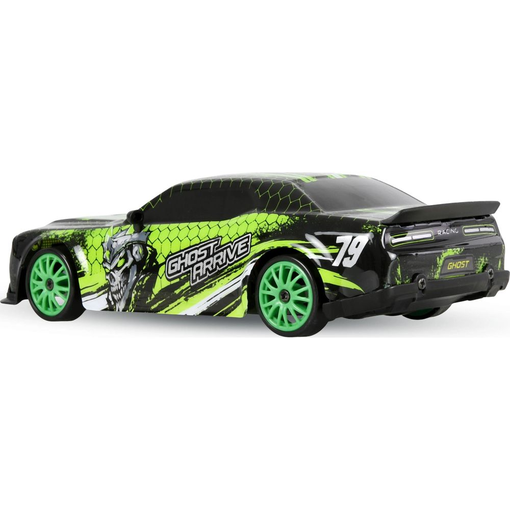 Ein schwarzes RC-Auto mit grünen Details, einem Totenkopf und der Zahl 79.