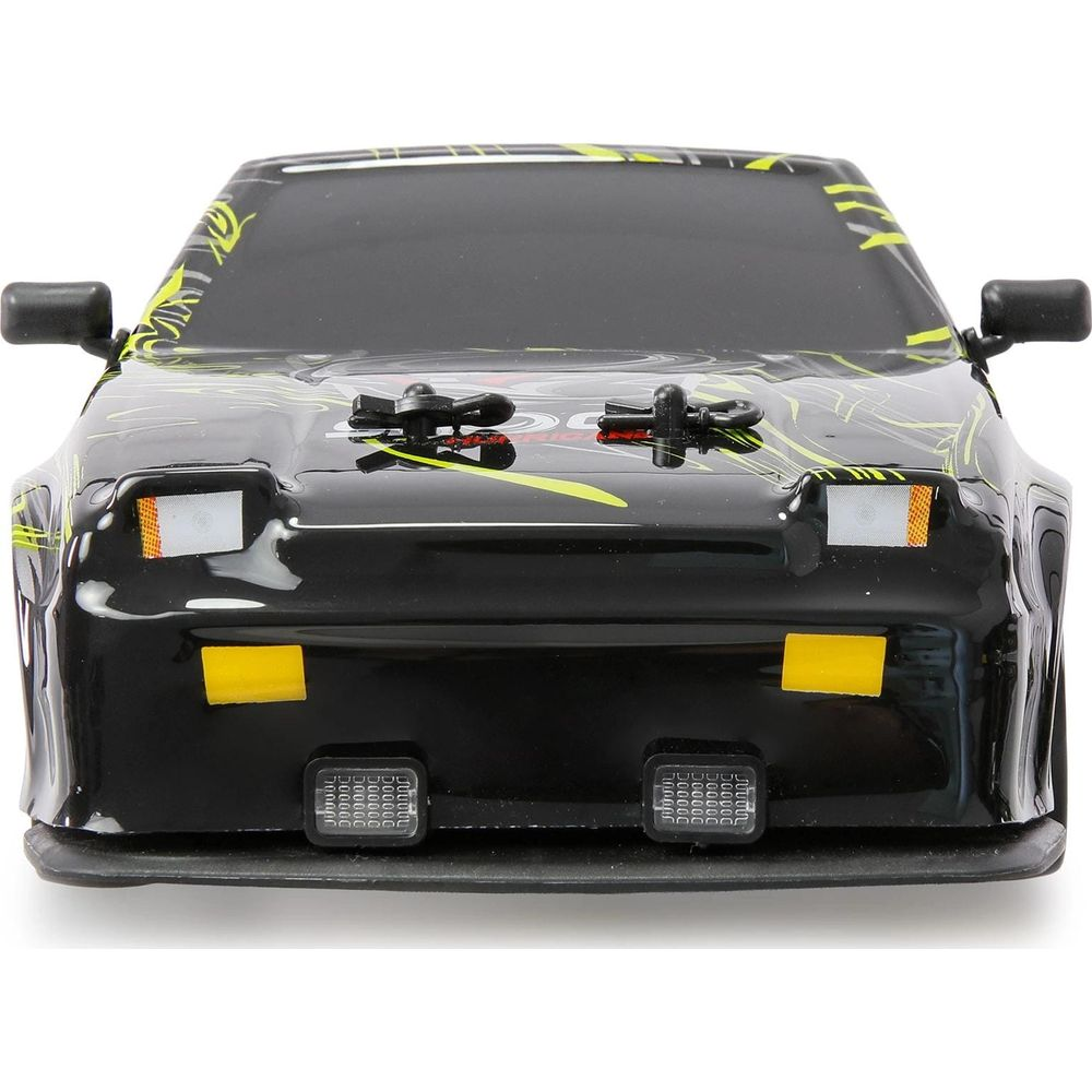 Coche RC negro con gráficos amarillos, faros y espejos.