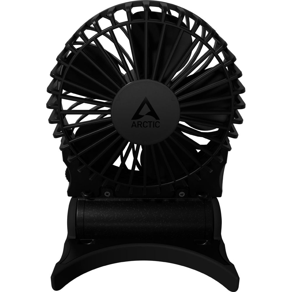Ein schwarzer, tragbarer Ventilator mit dem ARCTIC-Logo auf der Vorderseite.
