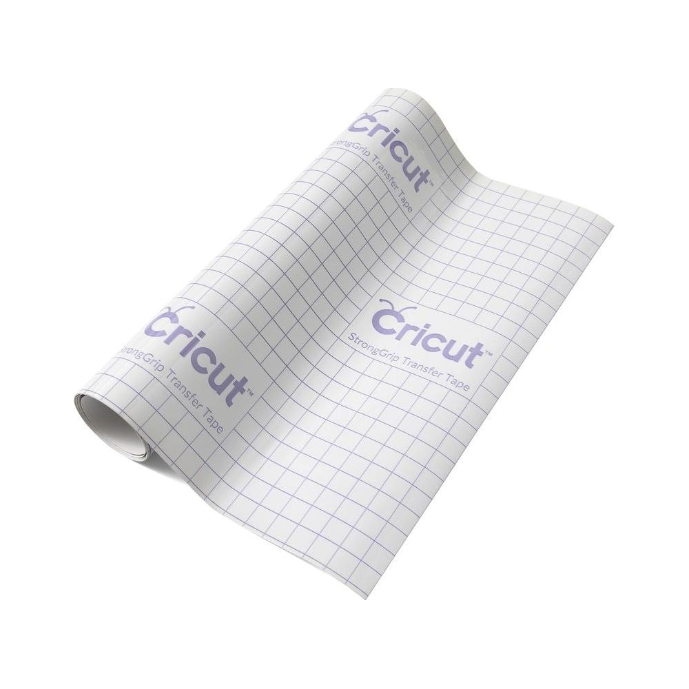 Eine Rolle Cricut StrongGrip Transfer Tape mit blauem Gittermuster auf weißem Hintergrund.