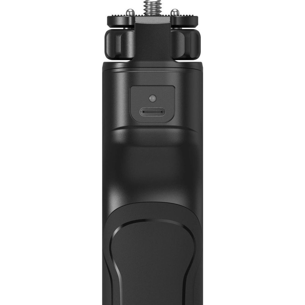 Gros plan d'un support de caméra noir avec port USB-C.