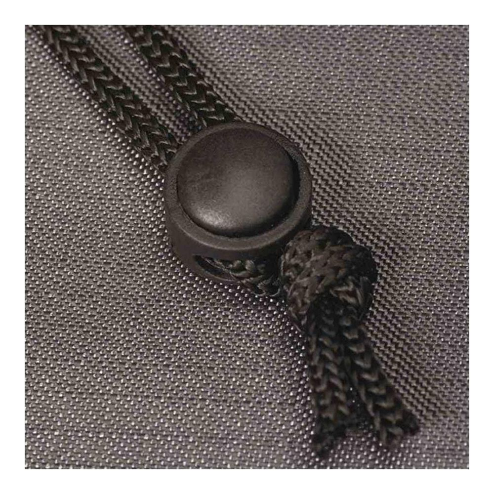 Schwarzer Kordelstopper mit Schnüren auf grauem Stoffmuster.