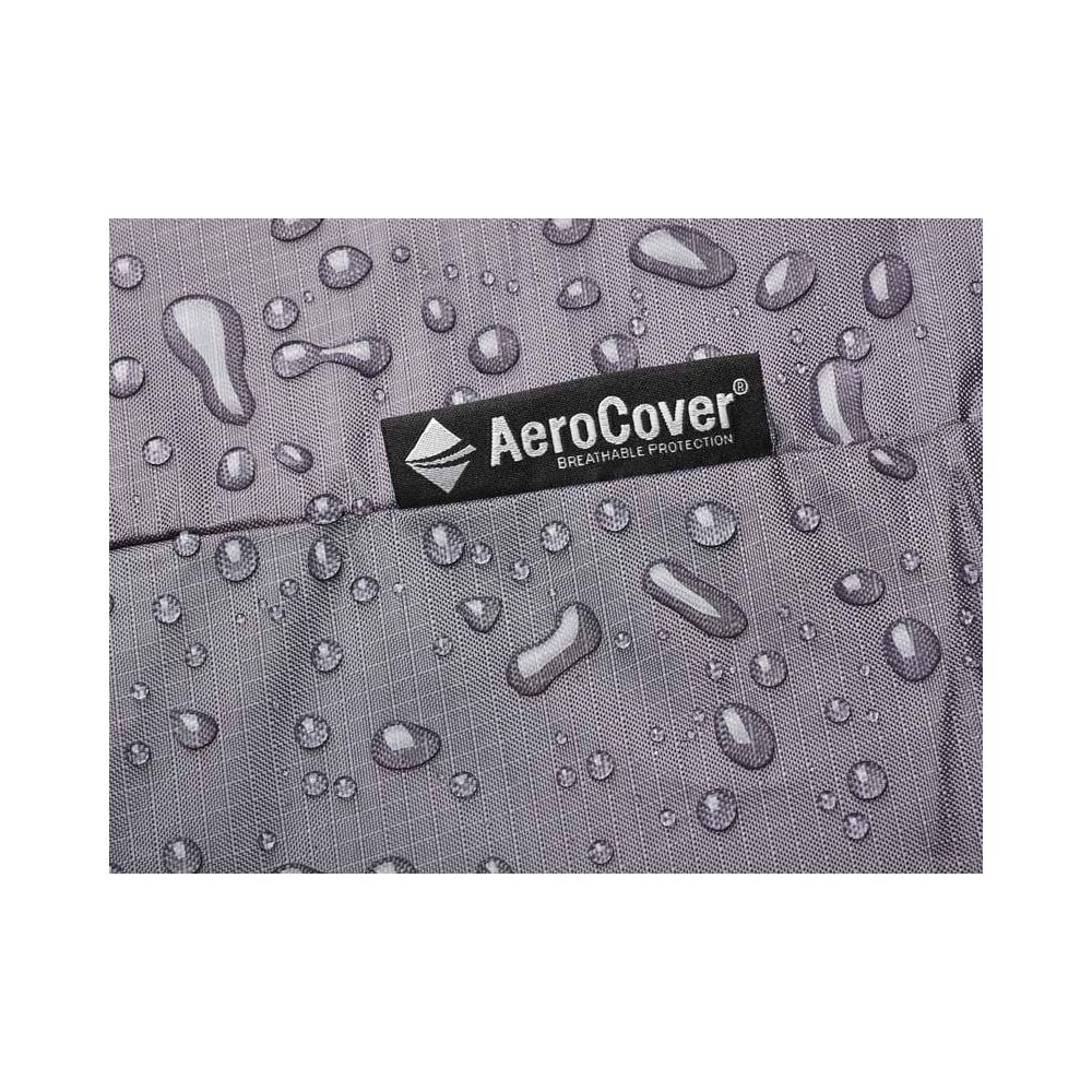 Grauer Stoff mit Wassertropfen und einem AeroCover-Logo.