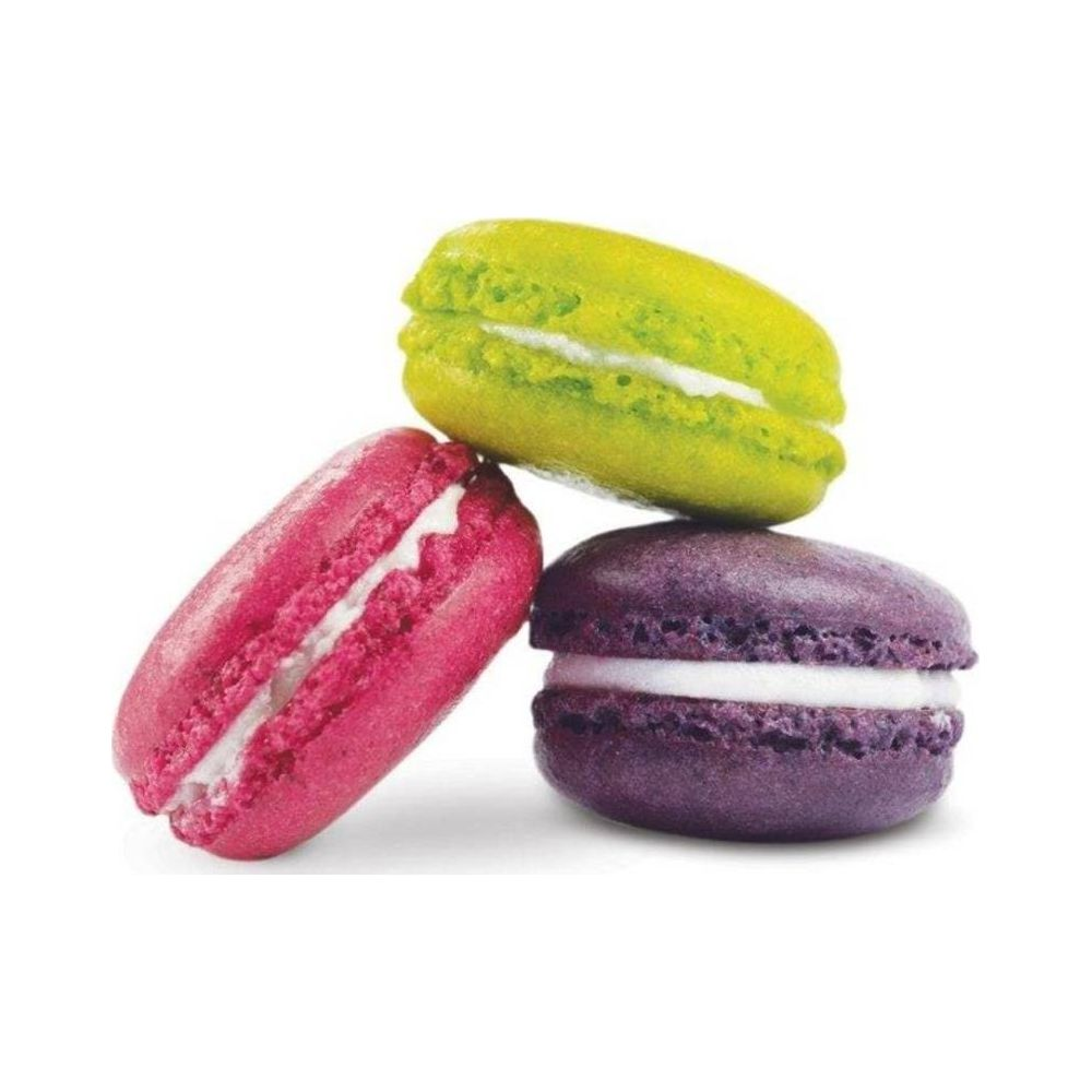 Drei bunte Macarons: grün, pink und lila, mit weißer Füllung.