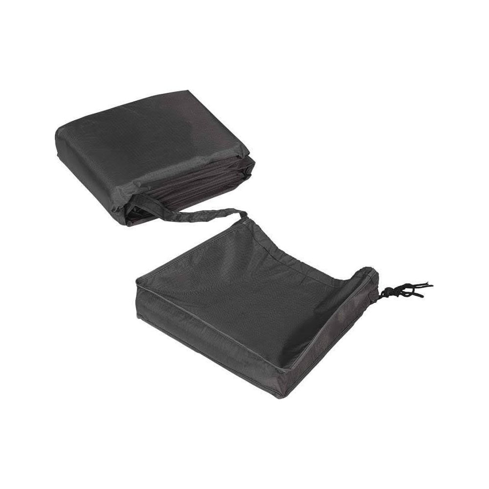 Ein gefaltetes schwarzes Tuch liegt neben einer offenen schwarzen Tasche mit Kordelzug.