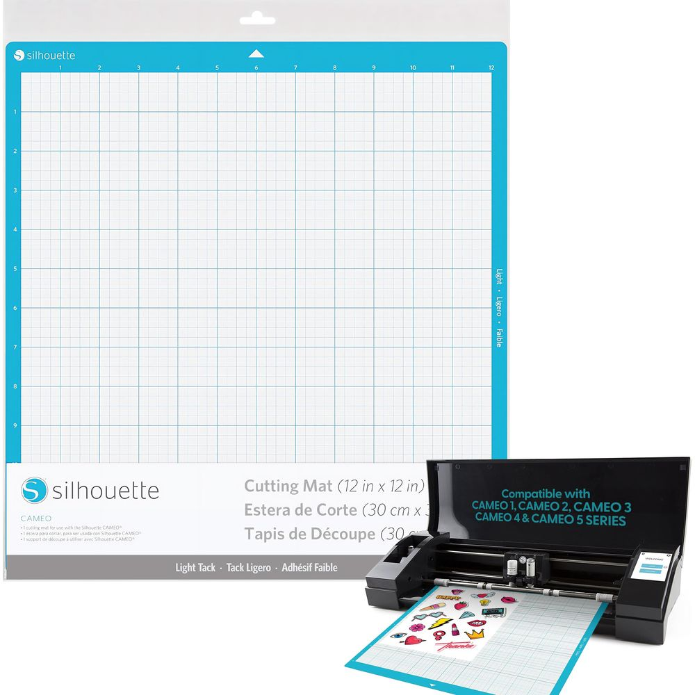 Schneidematte (30x30 cm) mit Raster und ein Silhouette Cameo Schneideplotter.