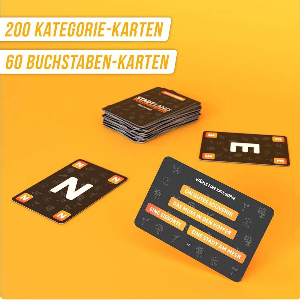 Spielkarten mit Kategorien und Buchstaben auf orangefarbenem Hintergrund.