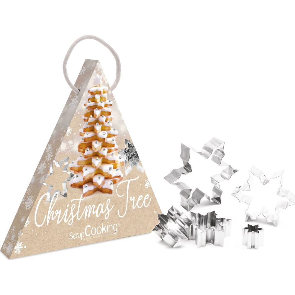 Weihnachtsbaum-Backset mit Ausstechern und dekorierter Schachtel.