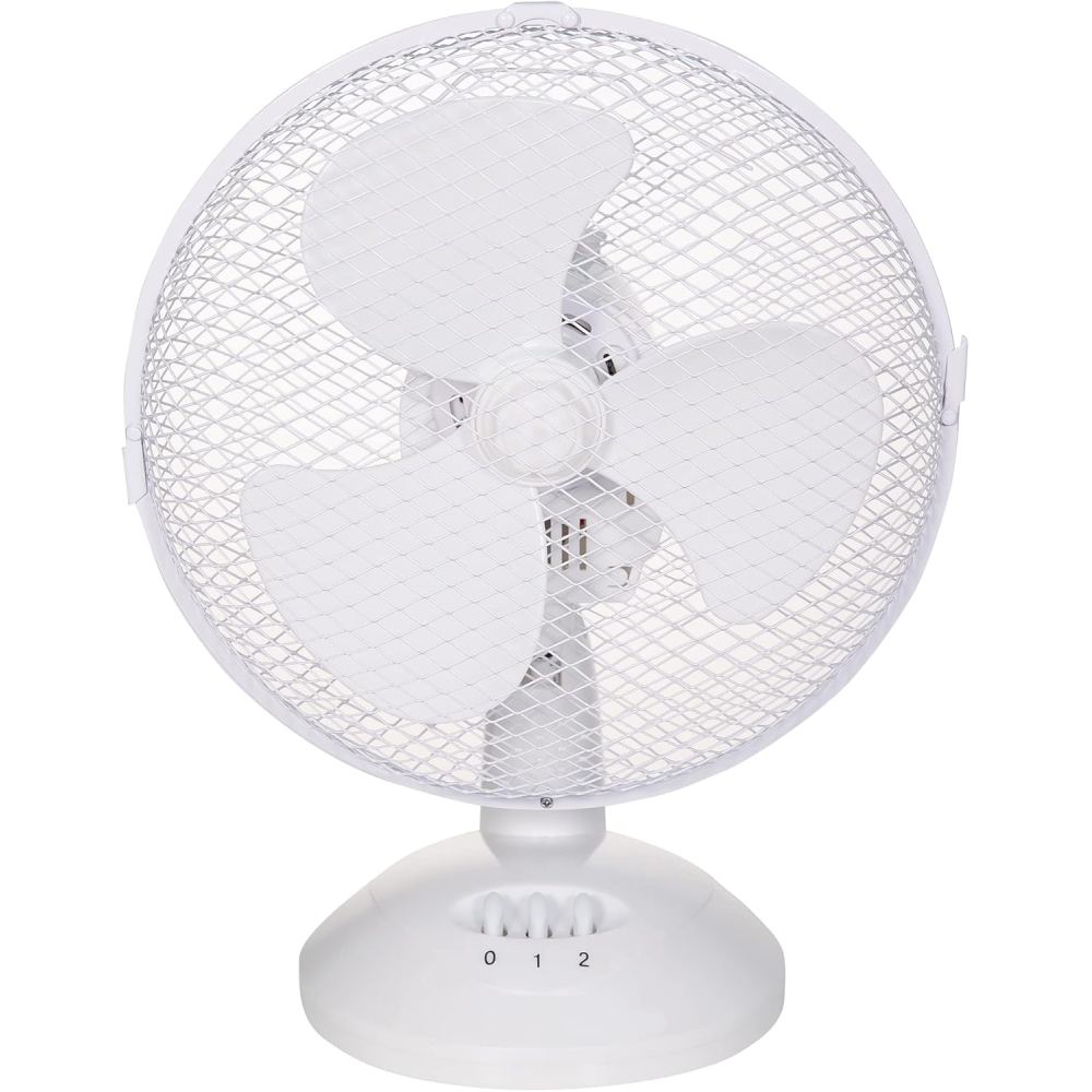 Ein weißer Tischventilator mit drei Rotorblättern und einem runden Gitter.