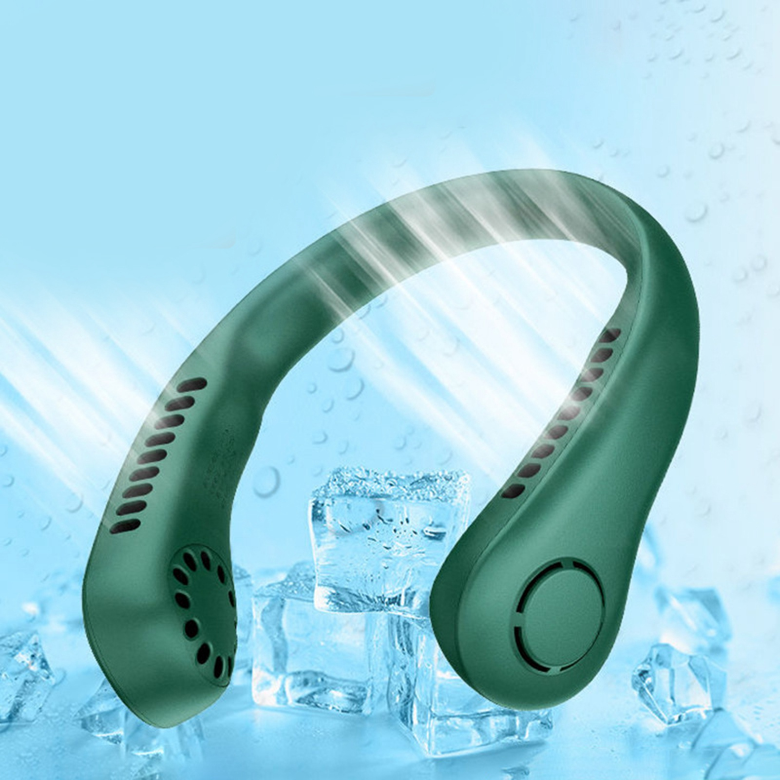 Ein grüner Nackenventilator mit Eiswürfeln auf blauem Hintergrund.