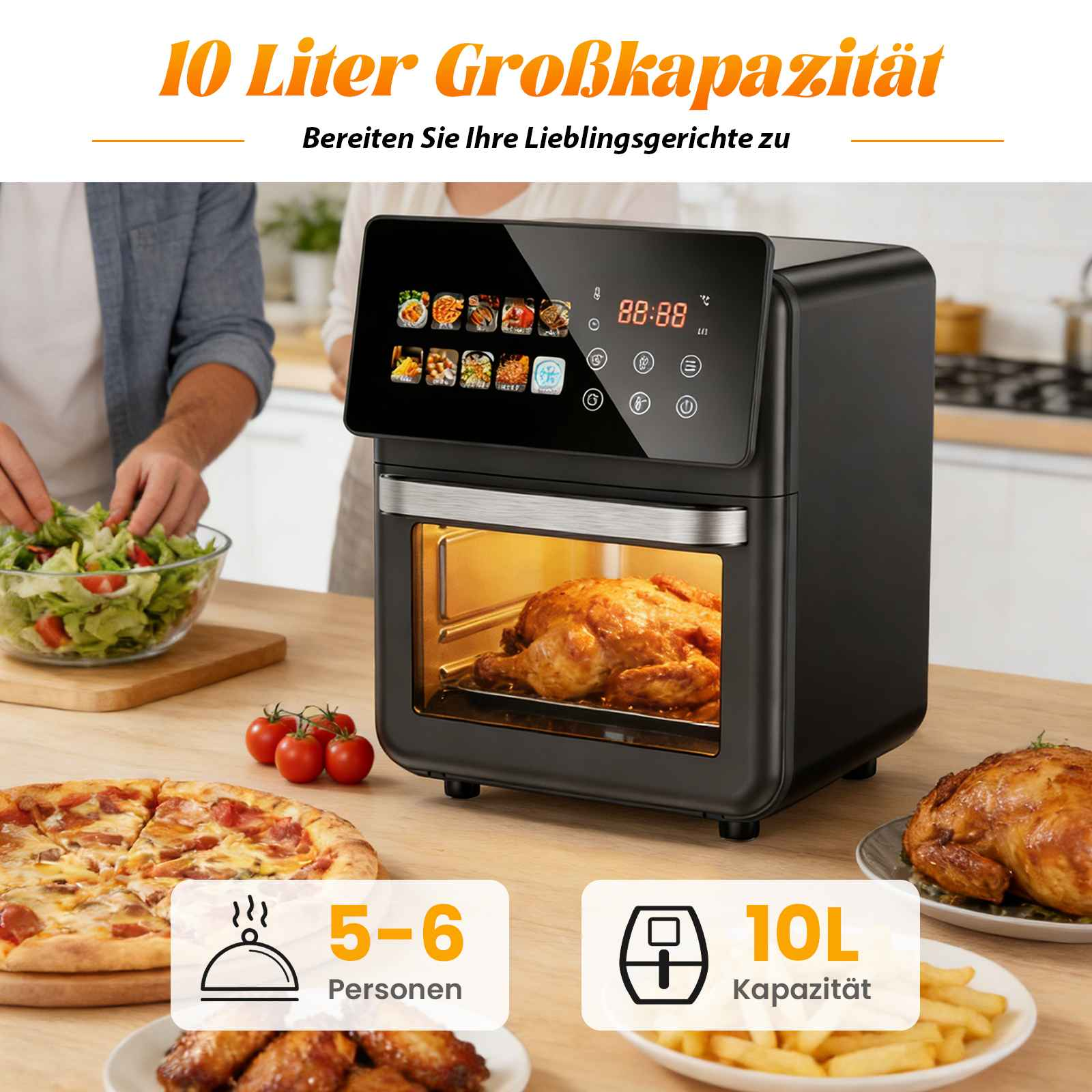 Ein schwarzer Heißluftfritteuse mit einem gebratenen Hähnchen im Inneren. Daneben Pizza, Salat und Pommes.