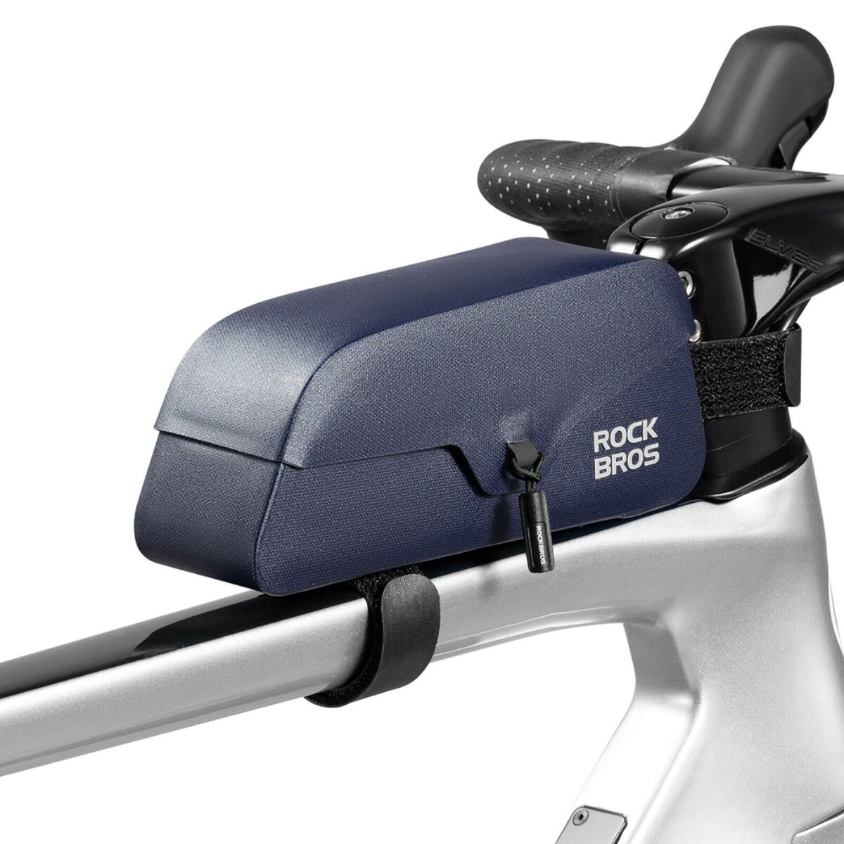 Eine dunkelblaue Fahrradtasche mit dem Logo ROCK BROS ist am Lenker befestigt.