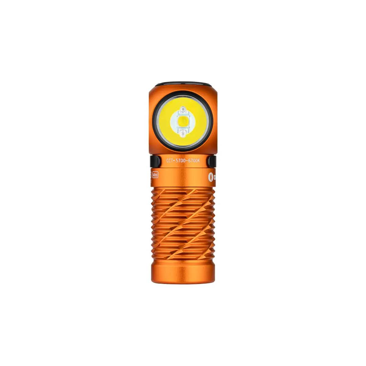 Una linterna naranja brillante con cabeza LED redonda y mango acanalado.