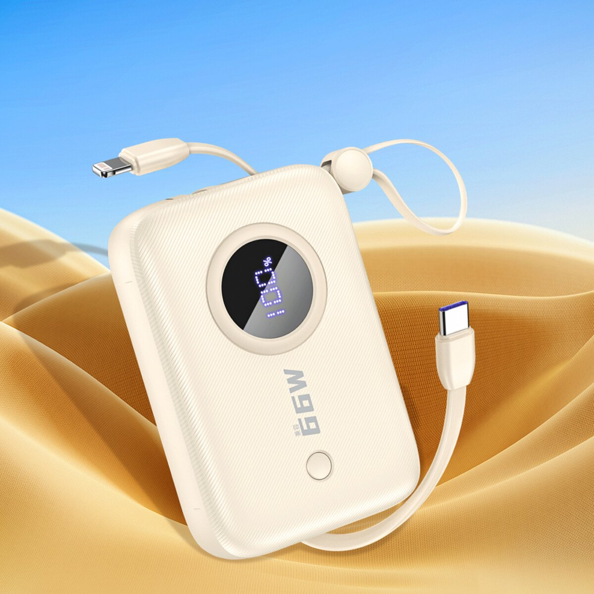 Ein weißer Powerbank mit Kabeln und einem Display, das 100% anzeigt.