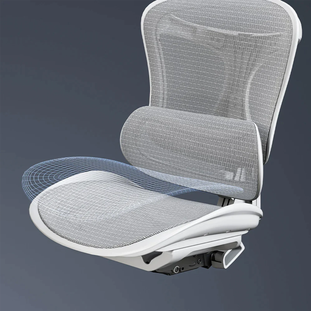 Chaise de bureau en mesh gris avec cadre blanc et soutien lombaire.