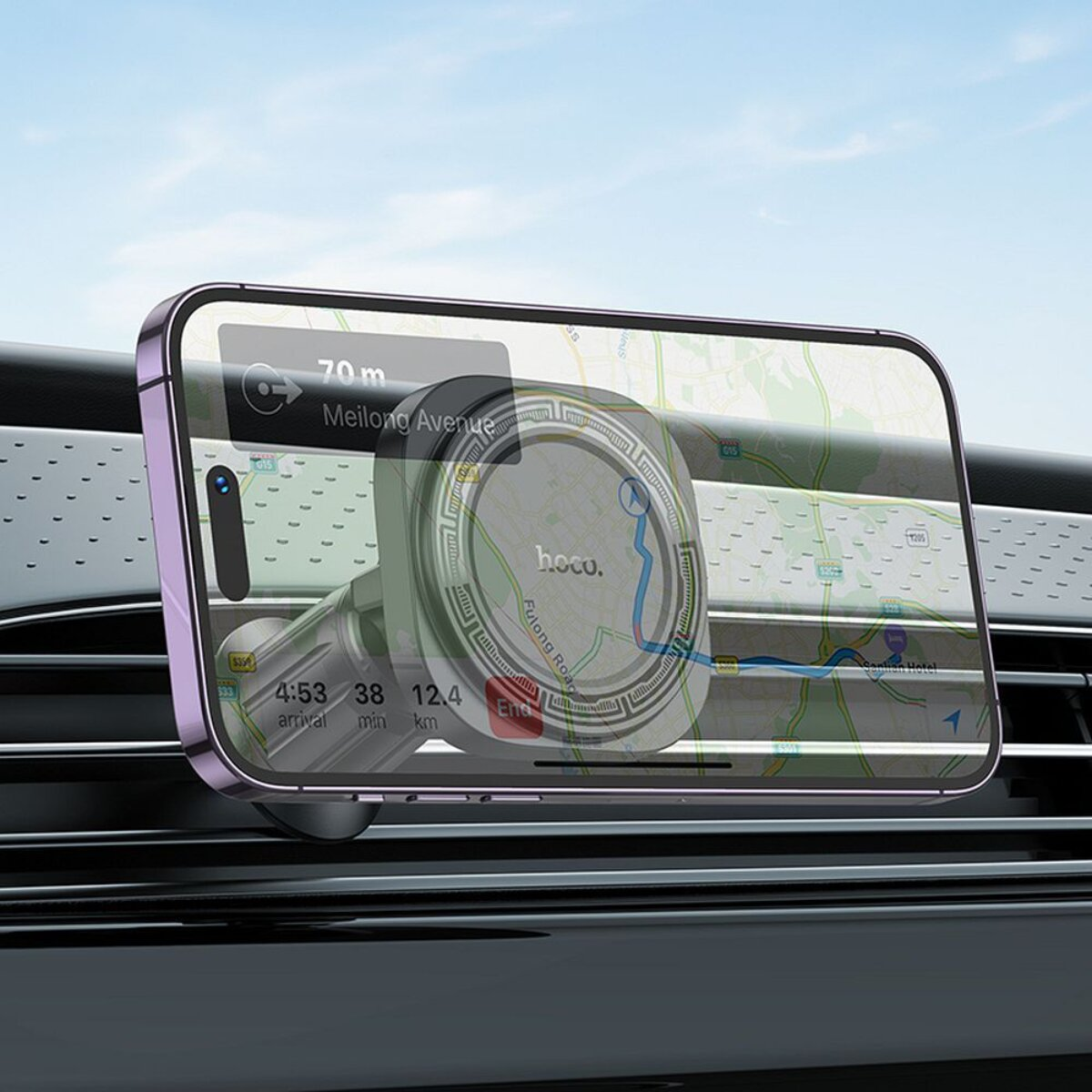 Ein Smartphone mit Navigations-App, das in einem Auto auf einer Lüftungsdüse montiert ist.