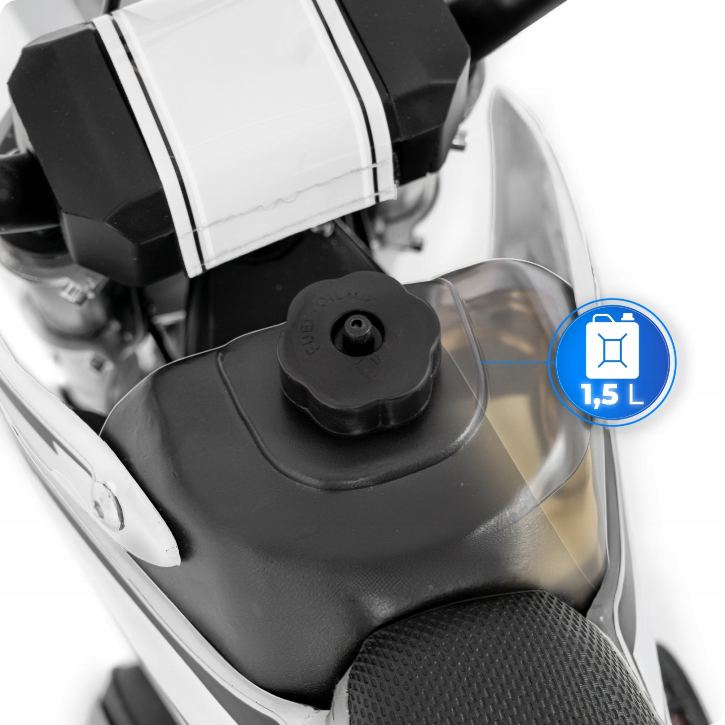 Zbliżenie na bak motocykla z ikoną paliwa 1,5 L.