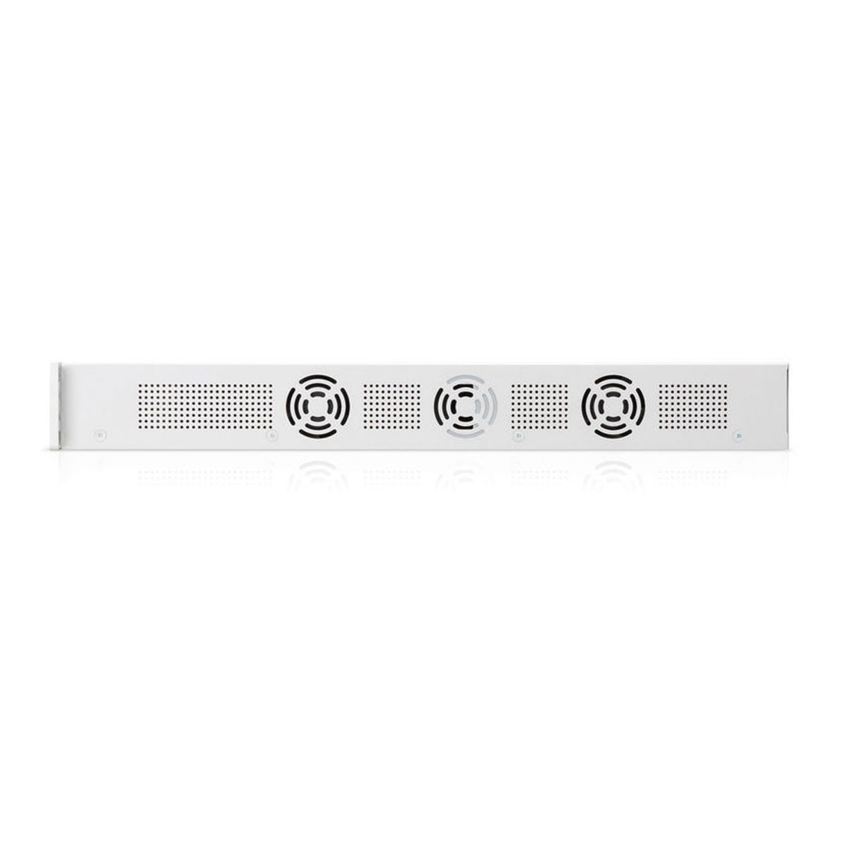 Un dispositivo rack bianco con ventole e perforazione.