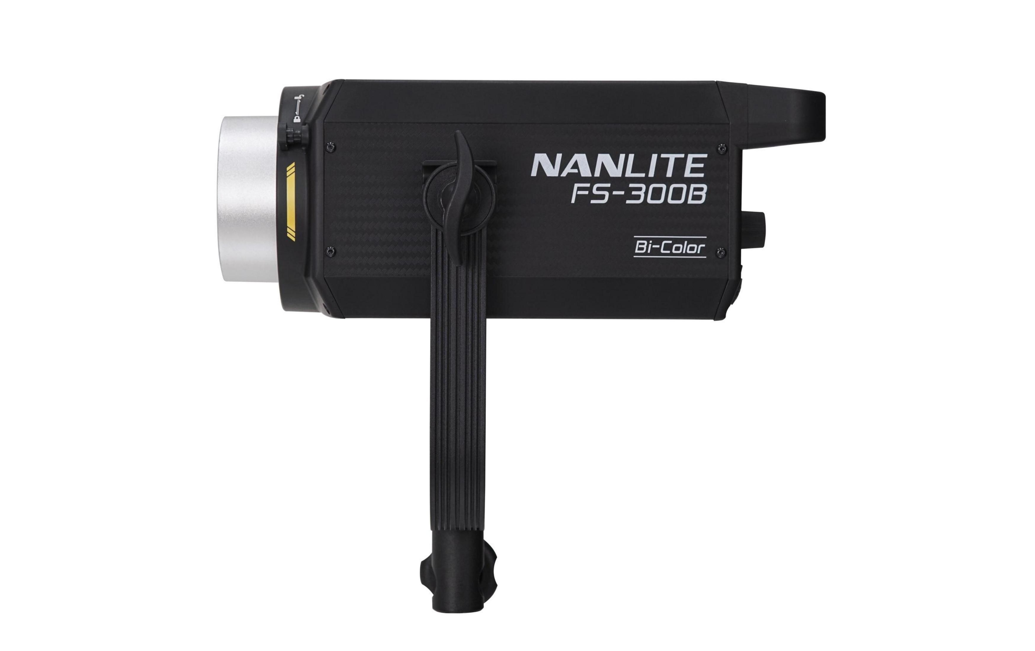 Czarna lampa LED Nanlite FS-300B Bi-Color z srebrnym odbłyśnikiem i jarzmem.