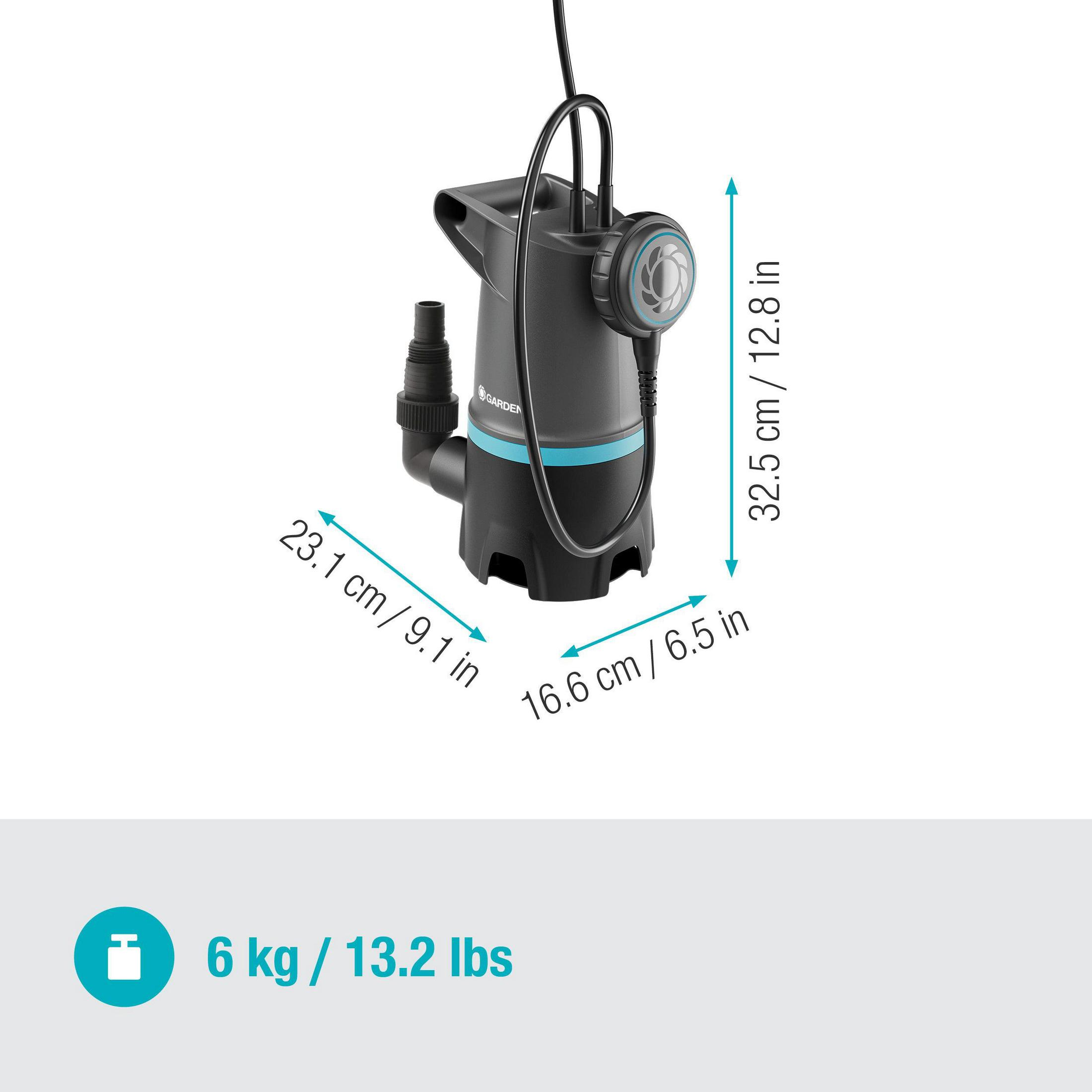 Czarna pompa zanurzeniowa o wymiarach 32,5x23,1x16,6 cm i wadze 6 kg.