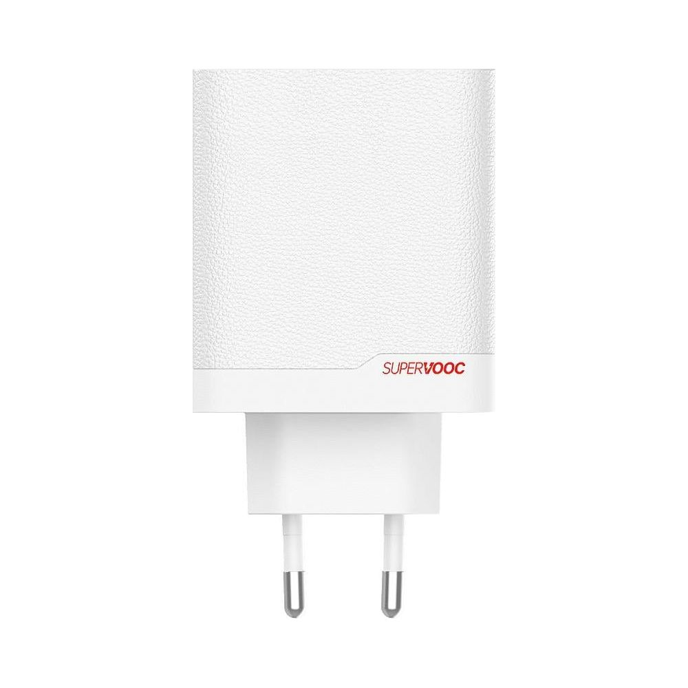 Biała ładowarka SuperVOOC z dwoma metalowymi bolcami.