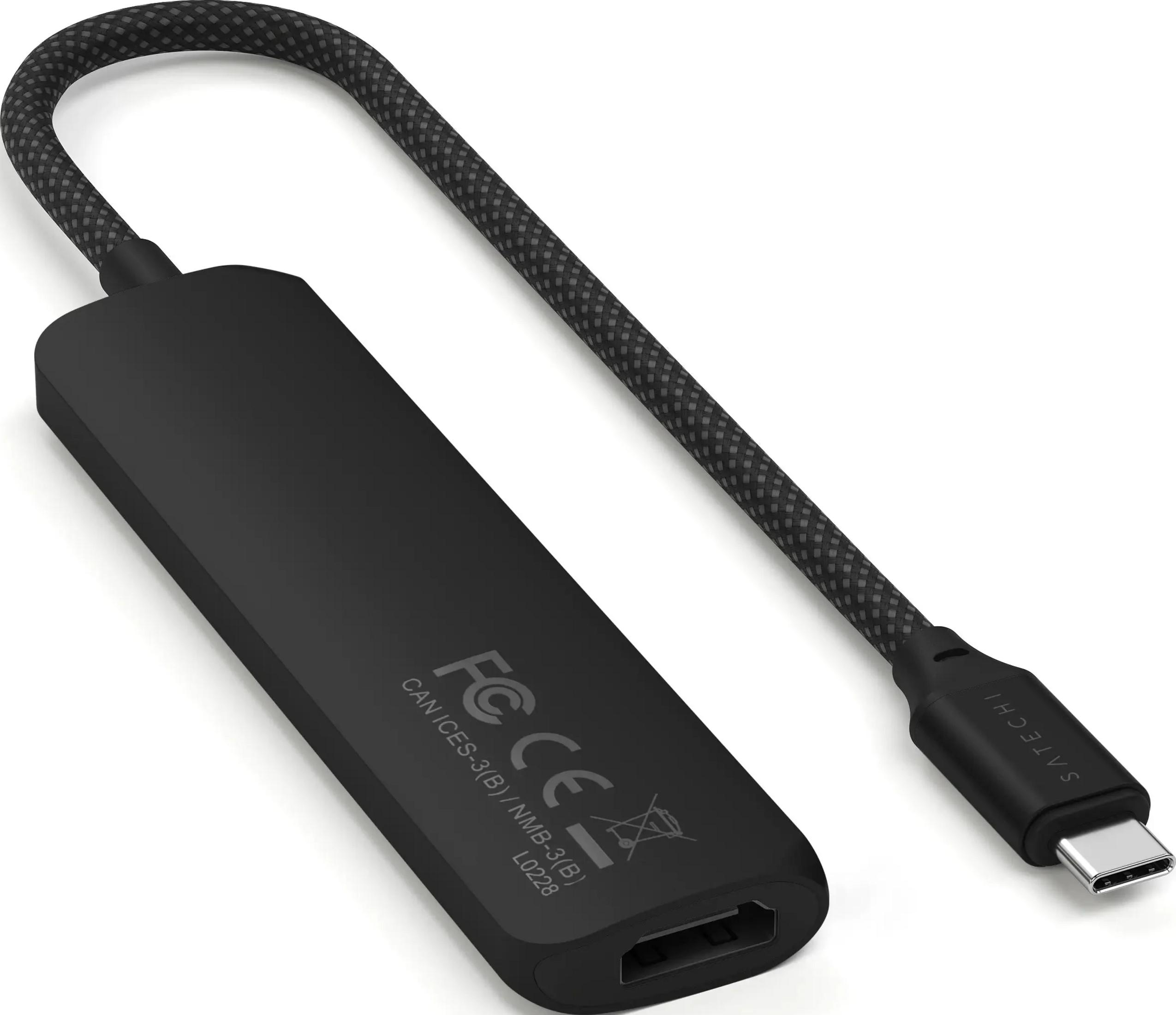 Ein schwarzer Satechi USB-C-Adapter mit HDMI-Anschluss und geflochtenem Kabel.