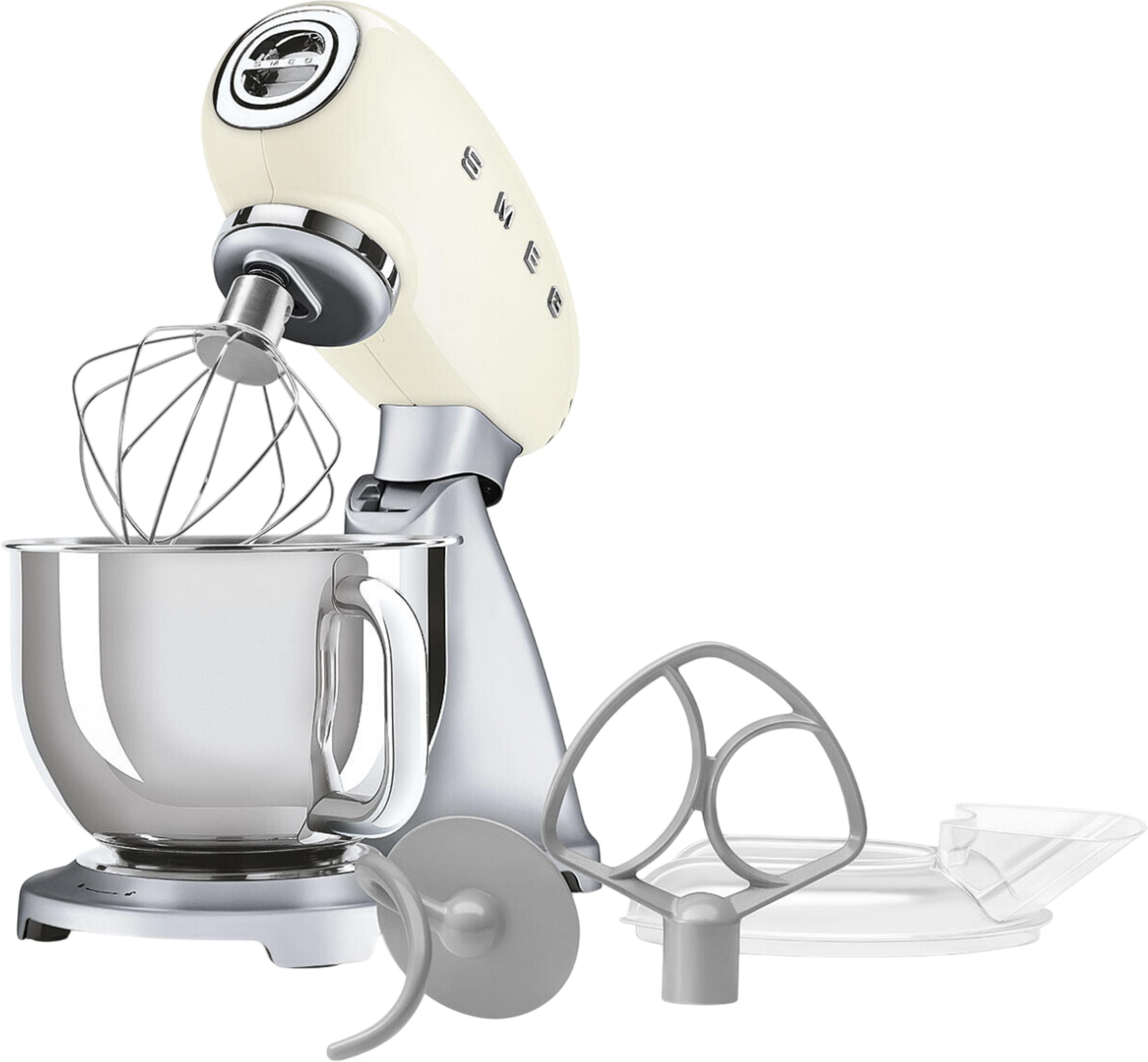 Un batidor Smeg color crema con bol de acero inoxidable y accesorios.