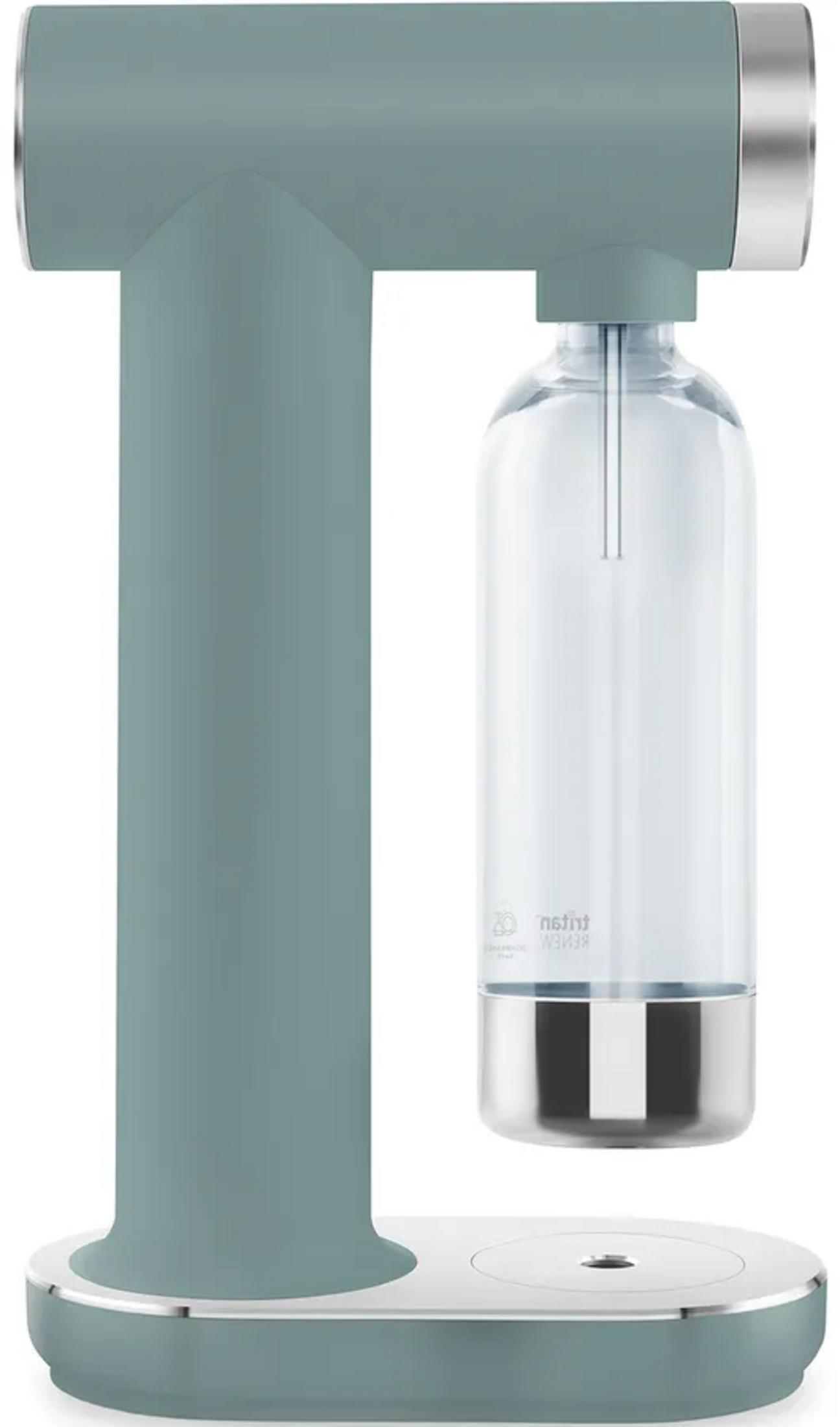 Grüner Wassersprudler mit klarer Flasche und silbernen Akzenten.